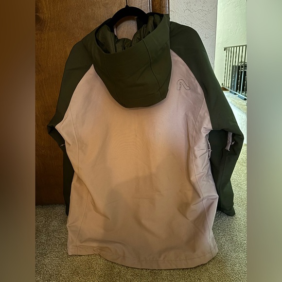 Flylow Jacket - Picture 2 of 3